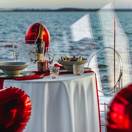 Grand Ht Houseboats - Domki Na Wodzie - Sauna, Jacuzzi, Kominek Mielno  Eksteriør bilde