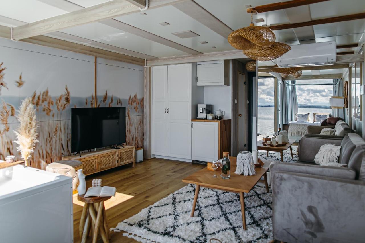 Grand Ht Houseboats - Domki Na Wodzie - Sauna, Jacuzzi, Kominek Mielno  Eksteriør bilde