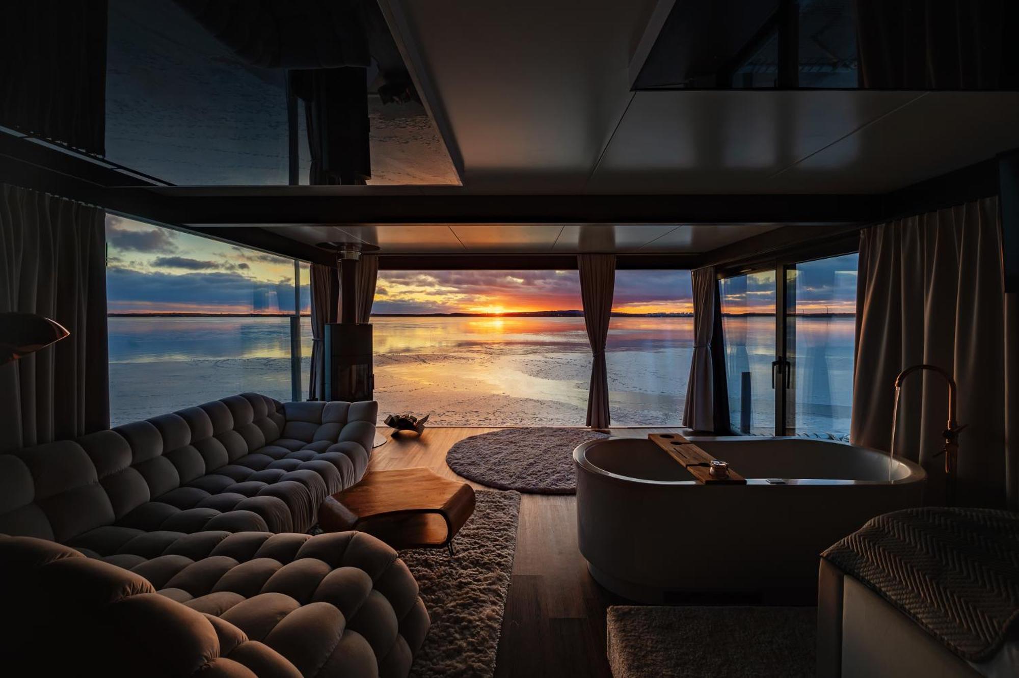Grand Ht Houseboats - Domki Na Wodzie - Sauna, Jacuzzi, Kominek Mielno  Eksteriør bilde