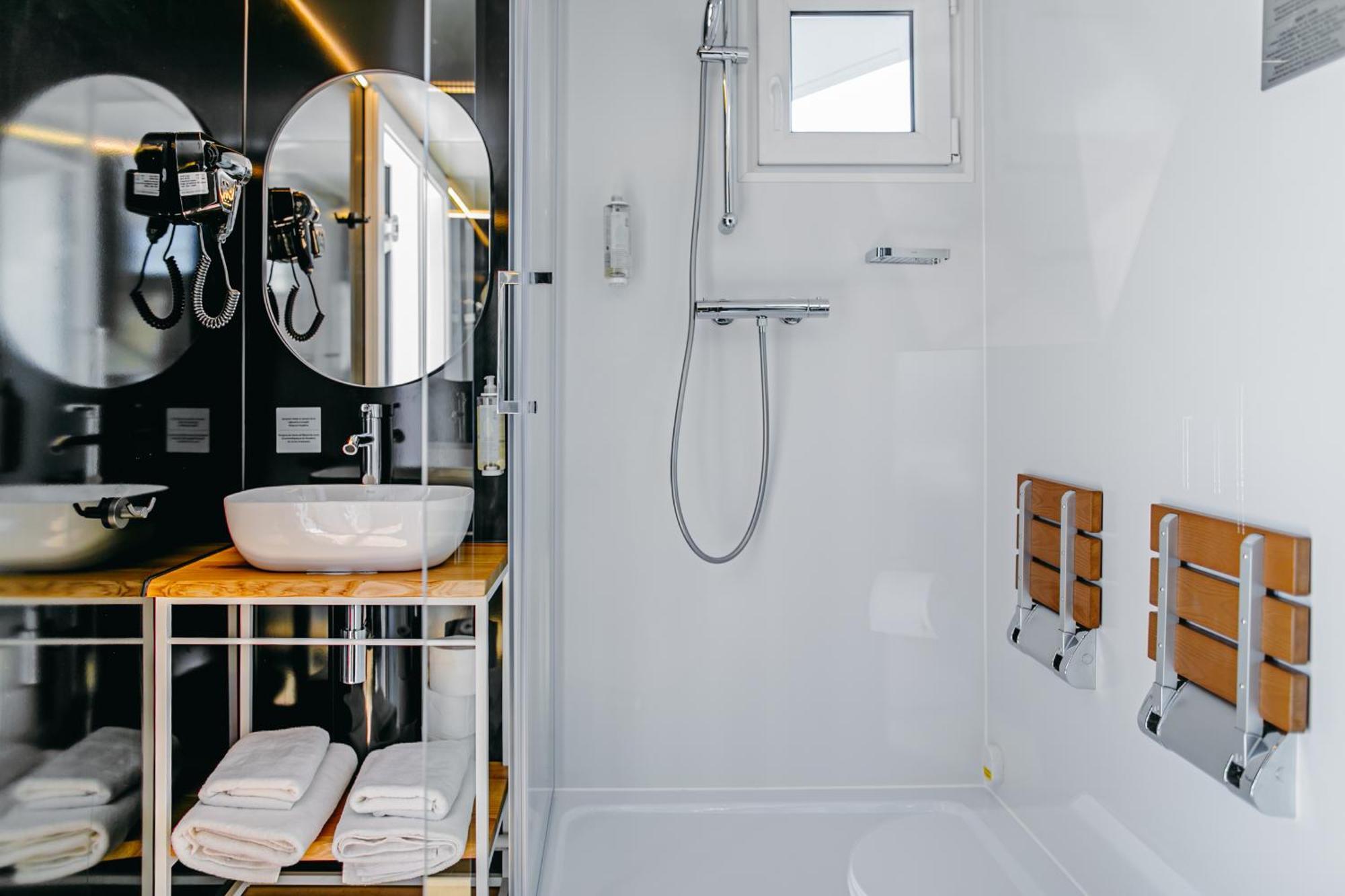 Grand Ht Houseboats - Domki Na Wodzie - Sauna, Jacuzzi, Kominek Mielno  Rom bilde