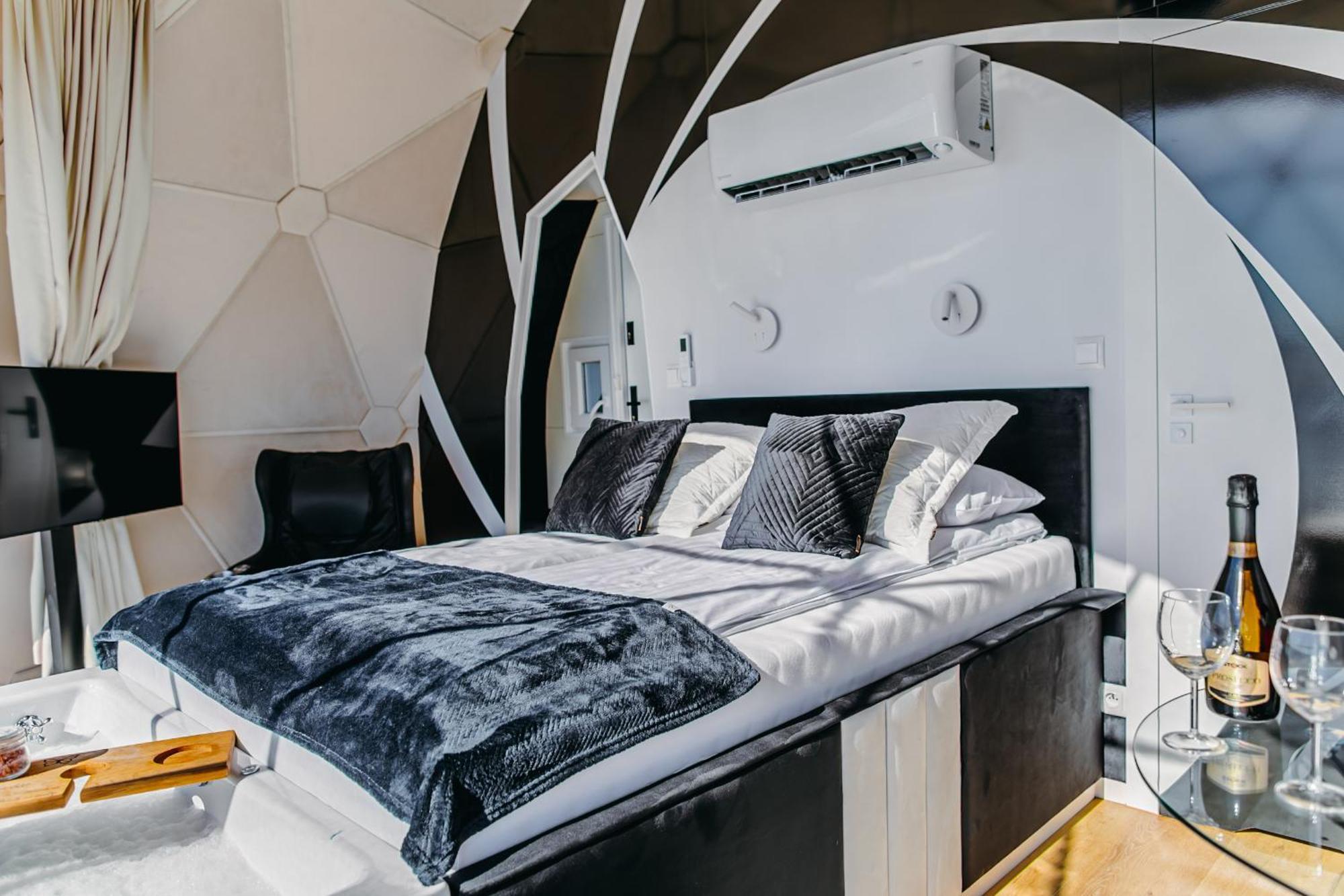Grand Ht Houseboats - Domki Na Wodzie - Sauna, Jacuzzi, Kominek Mielno  Rom bilde