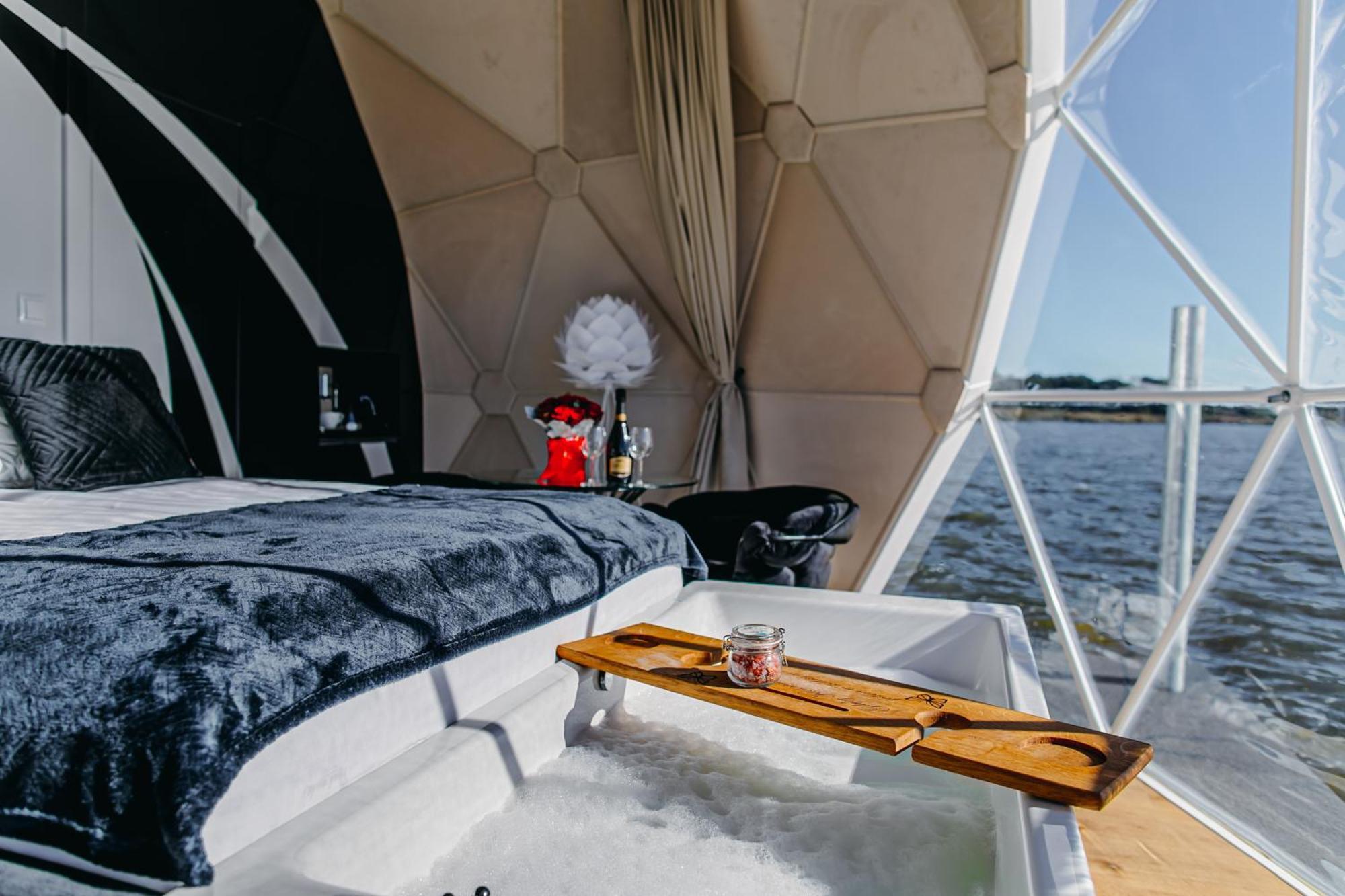 Grand Ht Houseboats - Domki Na Wodzie - Sauna, Jacuzzi, Kominek Mielno  Rom bilde