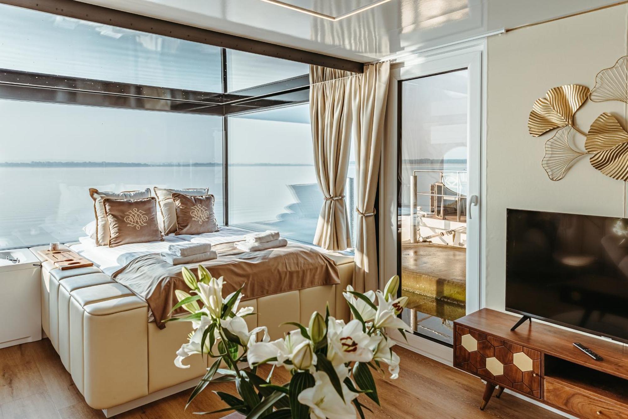 Grand Ht Houseboats - Domki Na Wodzie - Sauna, Jacuzzi, Kominek Mielno  Eksteriør bilde