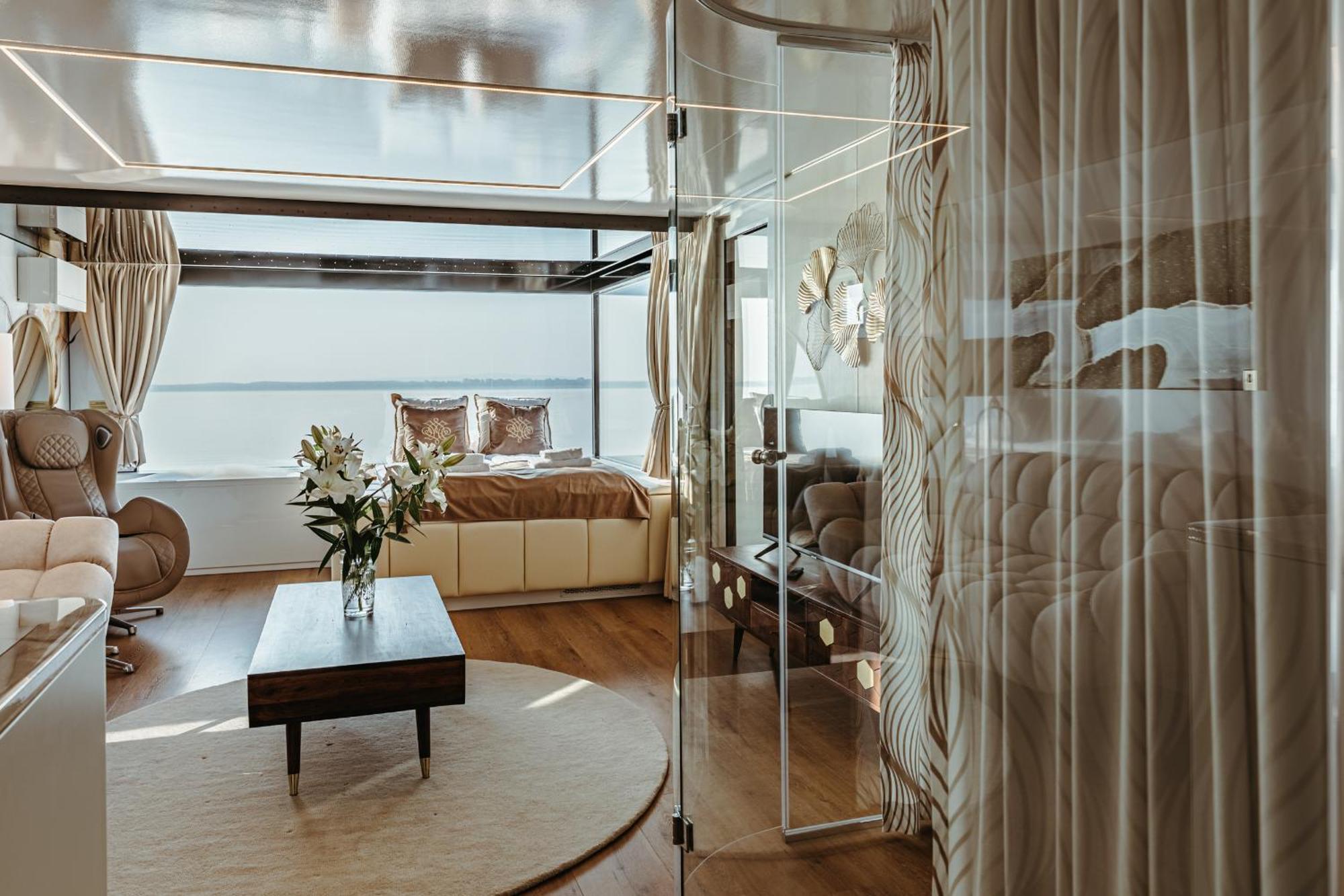 Grand Ht Houseboats - Domki Na Wodzie - Sauna, Jacuzzi, Kominek Mielno  Rom bilde