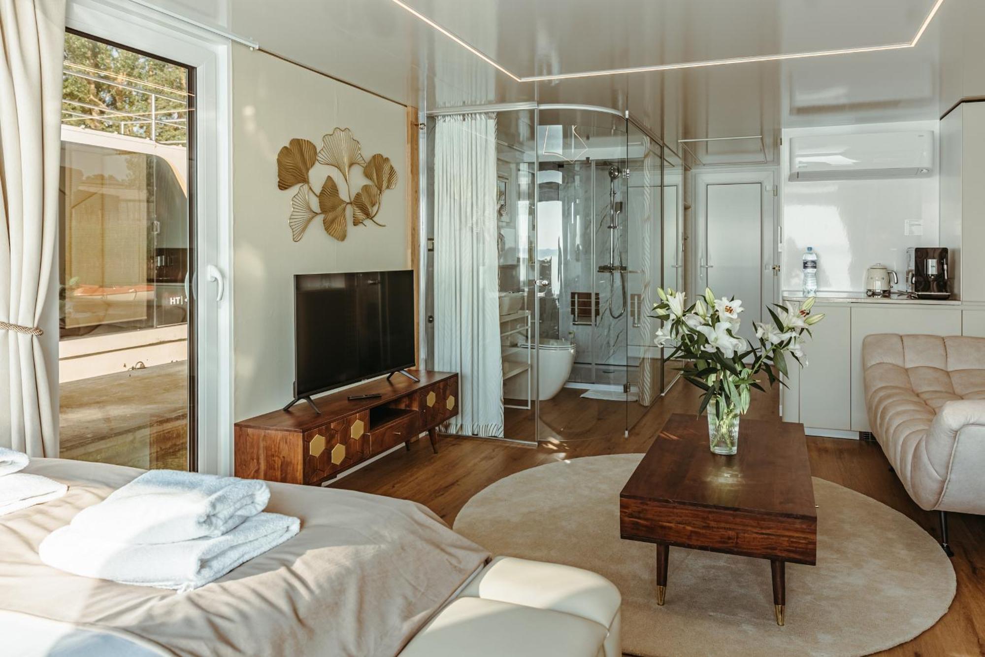 Grand Ht Houseboats - Domki Na Wodzie - Sauna, Jacuzzi, Kominek Mielno  Rom bilde