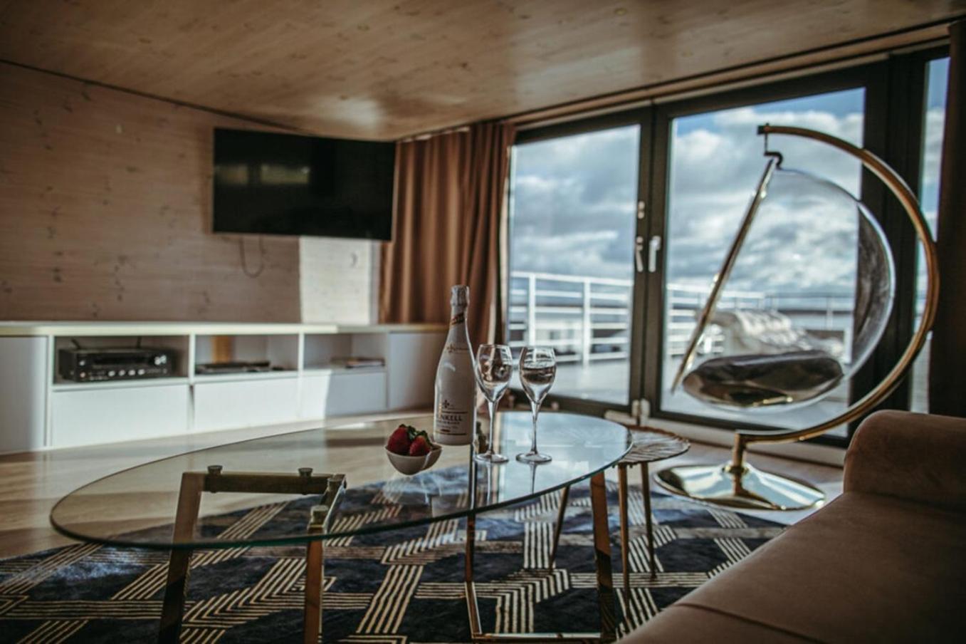 Grand Ht Houseboats - Domki Na Wodzie - Sauna, Jacuzzi, Kominek Mielno  Eksteriør bilde
