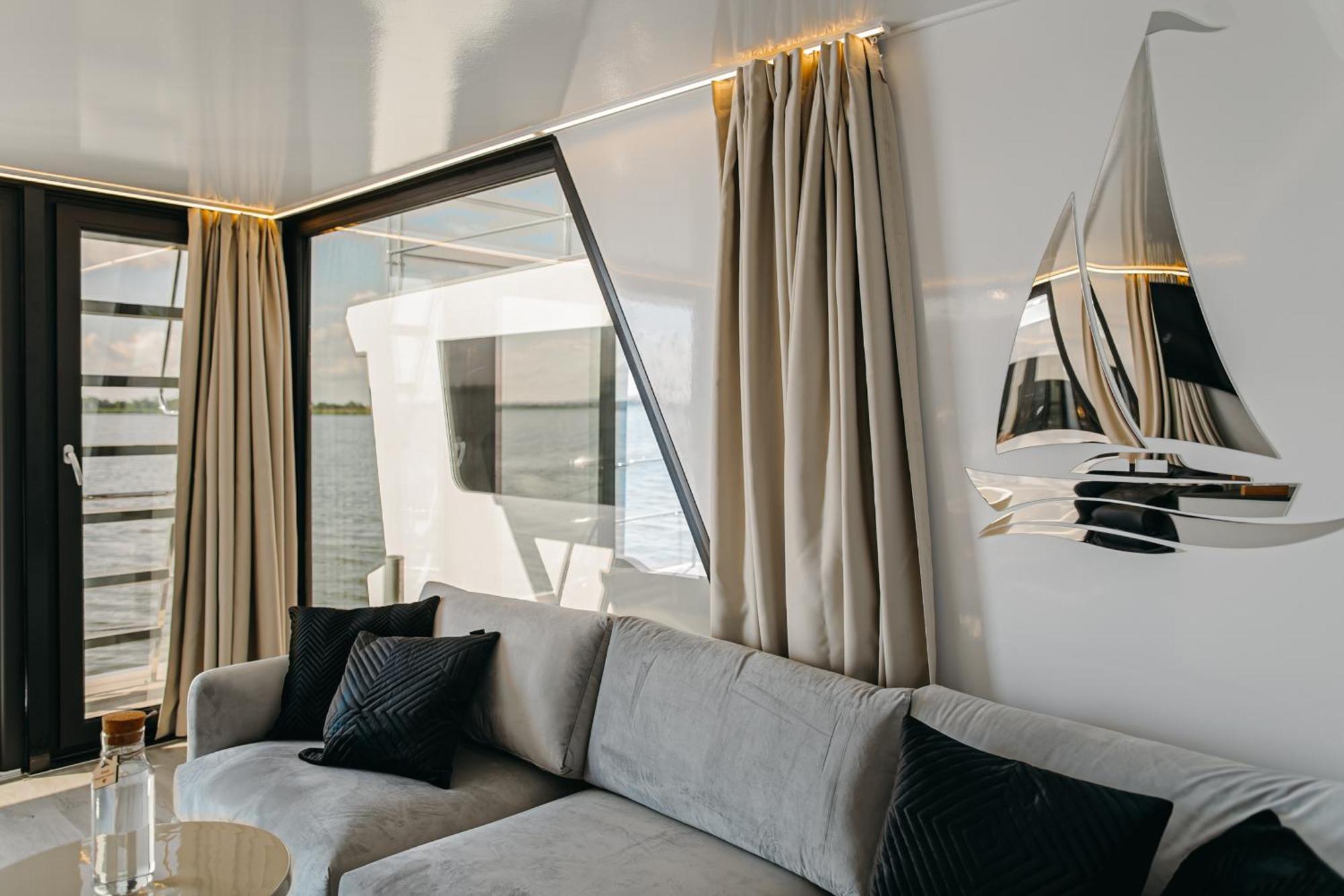 Grand Ht Houseboats - Domki Na Wodzie - Sauna, Jacuzzi, Kominek Mielno  Rom bilde